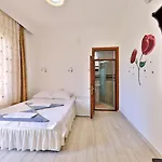 Santosa 3*